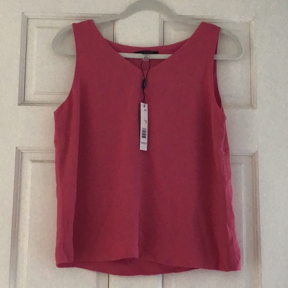NWT TAHARI v neck top SizeS/P